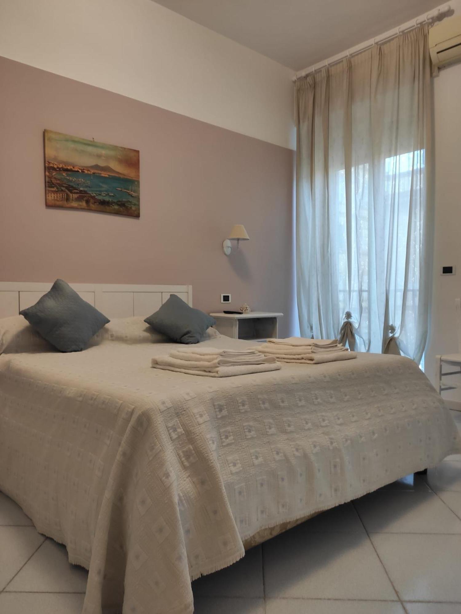 Carafa Materdei Hotel Naples Luaran gambar