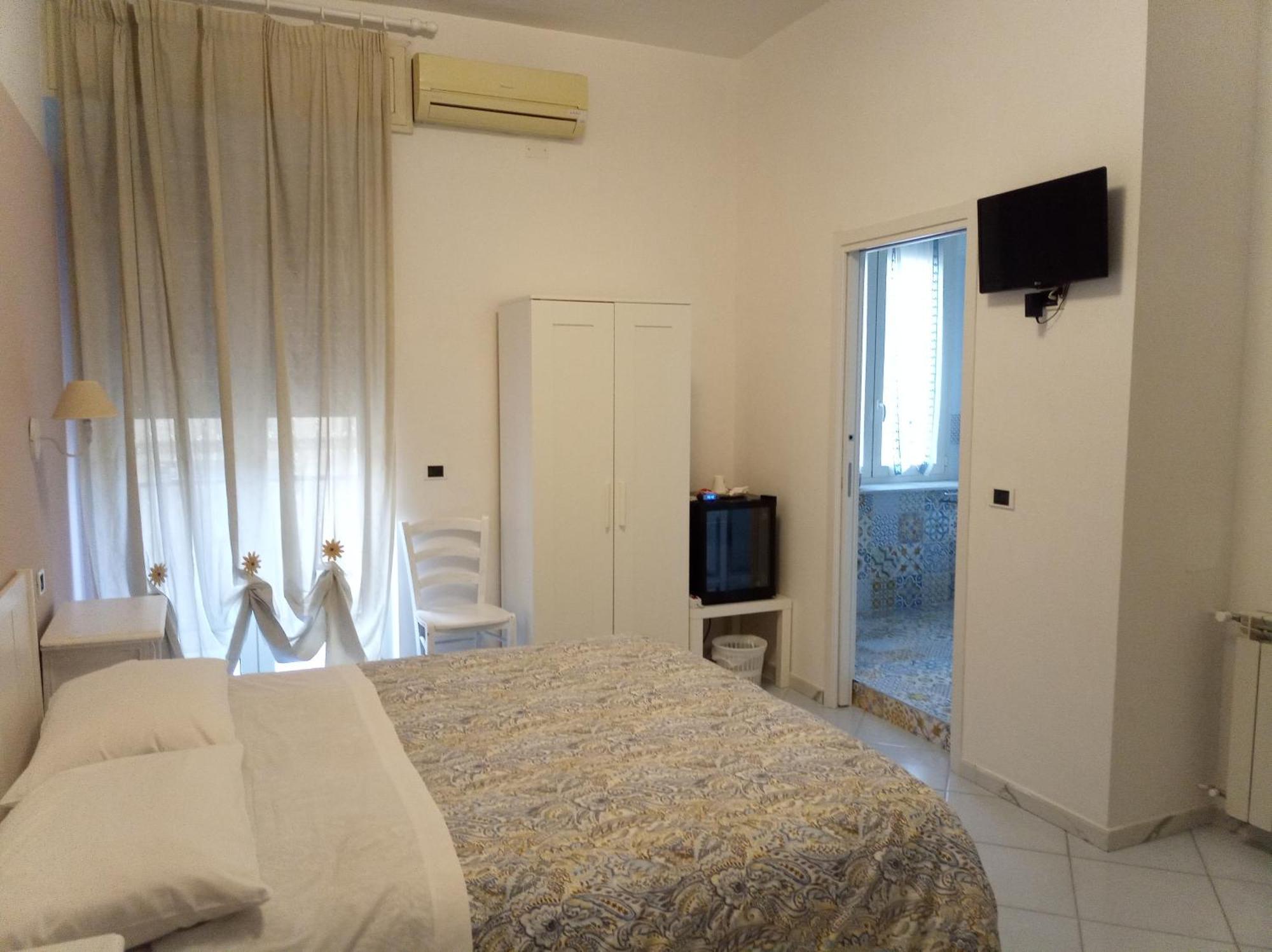 Carafa Materdei Hotel Naples Luaran gambar